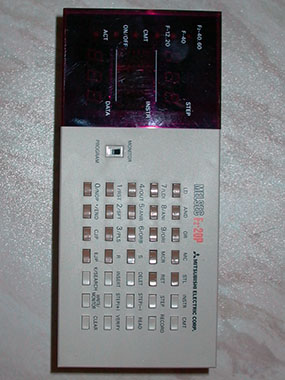 Mitsubishi Melsec F2-20P-E PLC Programmer.